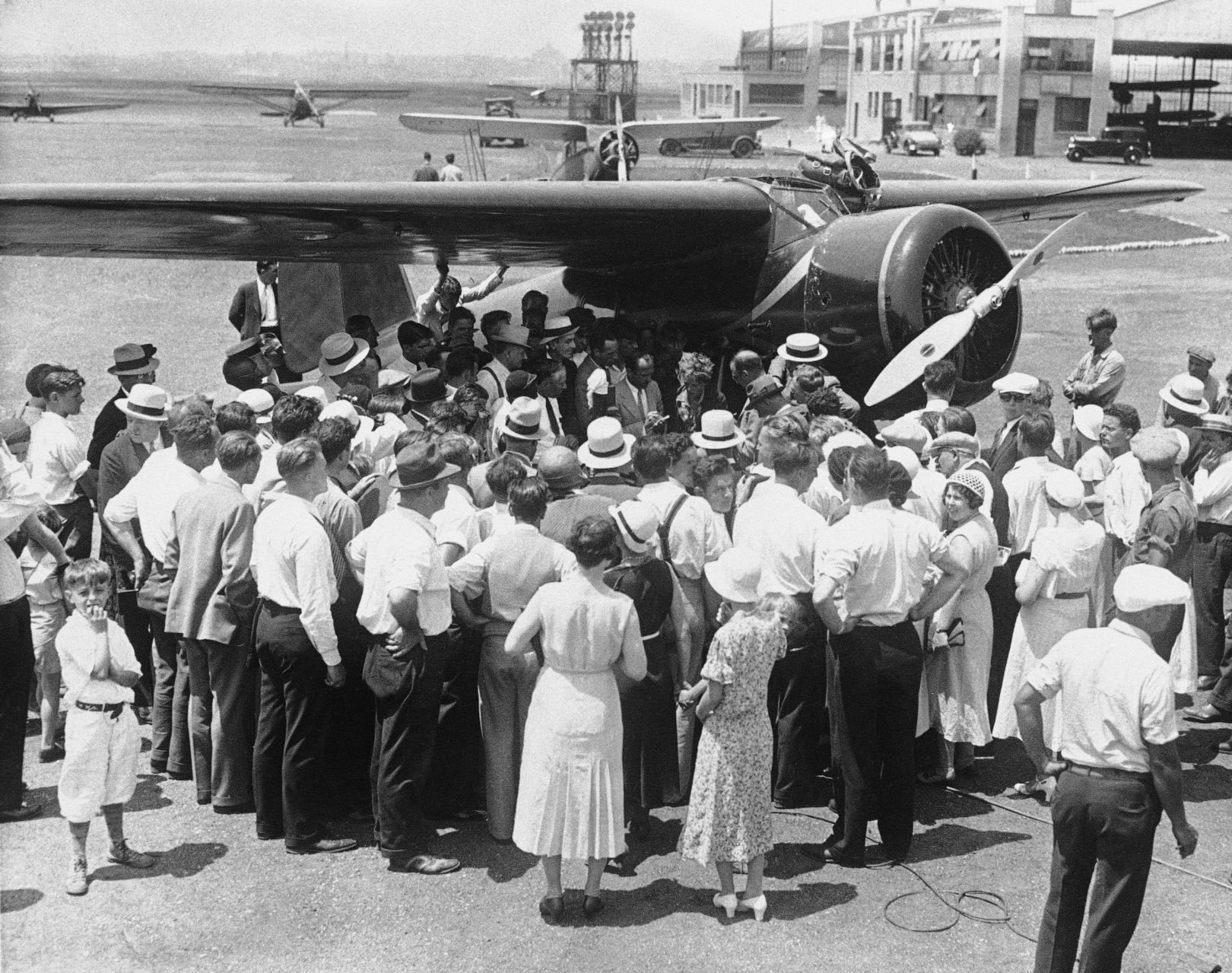 1932: Amelia Earhart